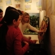 Učenke preučujejo igre Laure Novak iz OŠ Dragotina Ketteja (foto: Jasmina Čeligoj)