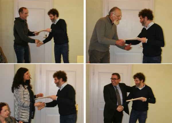 Mitja Kobal, Guido Cobez (Odbor za ločeno upravo jusarskega premoženja - Opčine), Katja Fedrigo (Občina Sežana) in Massimo Veronese (Občina Devin Nabrežina) prejemajo podpisane konzorcijske pogodbe (foto: Manca Vinazza) Mitja Kobal, Guido Cobez (Odbor za ločeno upravo jusarskega premoženja - Opčine), Katja Fedrigo (Občina Sežana) in Massimo Veronese (Občina Devin Nabrežina) prejemajo podpisane konzorcijske pogodbe (foto: Manca Vinazza)