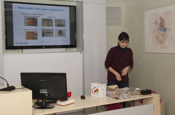 Alenka Labović iz Nacionalnega laboratorija za zdravje, okolje in hrano (foto: Jasmina Čeligoj)