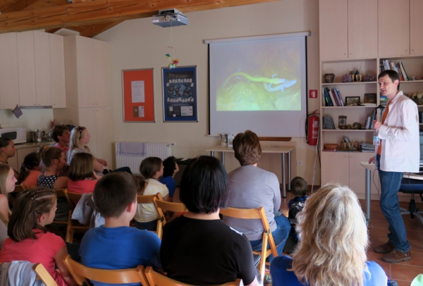 Gregor Aljančič iz Jamskega laboratorija Tular med predstavitvijo (foto: Vanja Debevec)