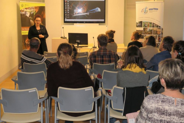 Sklepne besede mag. Vanea Debevec v imenu Mreže univerz PŠJ (foto: Darja Kranjc) Sklepne besede mag. Vanea Debevec v imenu Mreže univerz PŠJ (foto: Darja Kranjc)