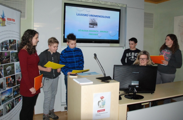 Učenci OŠ Rudija Mahniča Brkinca iz Pregarij (foto: Olga Knez)