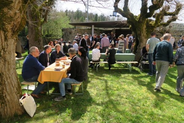 Zaslužen odmor na vrtu po prvem sklopu (foto: Darja Kranjc)