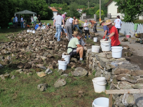 Dutovljski in sežanski učenci v akciji s starši in praktiki (foto: Darja Kranjc)