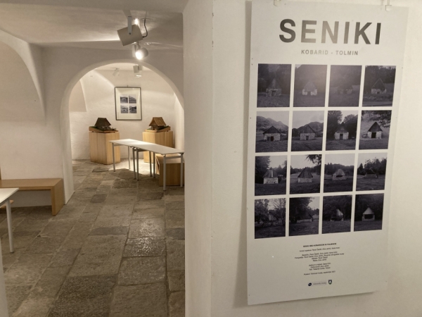 Spremljajoča razstava Seniki med Kobaridom in Tolminom Tolminskega muzeja (foto: Darja Kranjc) Spremljajoča razstava Seniki med Kobaridom in Tolminom Tolminskega muzeja (foto: Darja Kranjc)