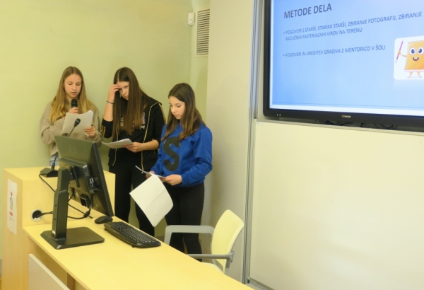 Predstavnice raziskovalcev iz OŠ Pregarje (foto: Laura Novak)