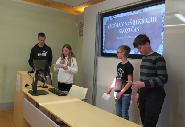 Predstavniki raziskovalcev iz OŠ Jelšane med predstavitvijo (foto: Laura Novak)