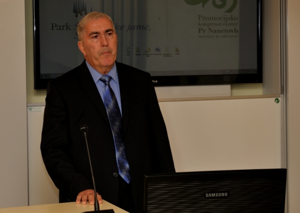Dr. Timi Ećimović Dr. Timi Ećimović