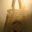 Ena od poslikanih nakupovalnih torbic OŠ dr. Bogomirja Magajne iz Divače (foto: Darja Kranjc)