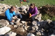 Delavnica suhozidne gradnje v okviru Šole prenove naredila prepih še po drugih koncih Slovenije